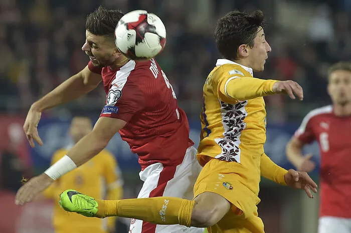 Aleksandar Dragovic: 2 Konnte seine schwache Leverkusener Form auch im Team nicht abschütteln. Ließ sich von harmlosen Gästen mitunter ausspielen und wusste sich oft nur mit Fouls zu helfen.