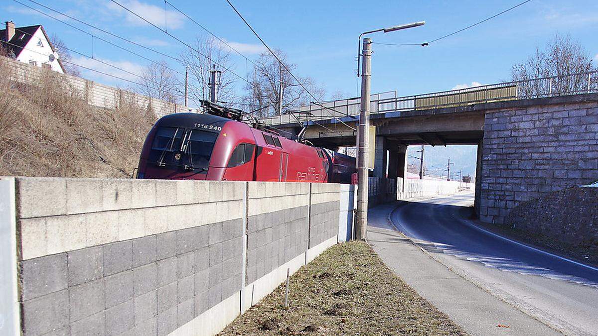 Die Südbahnbrücke (Bild) ist ebenso sanierungsbedürftig wie die Frauenbühelbrücke