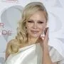 Pamela Anderson schießt sich auf Kanzler Kurz und Präsident Trump ein 