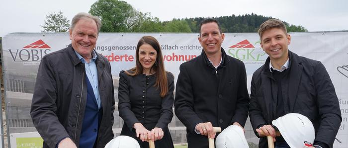 LAbg.<strong> </strong>Erwin Dirnberger, Petra Neuherz und Peter Mirnig (beide SGK-Vorstand) und Bürgermeister Lukas Vogl