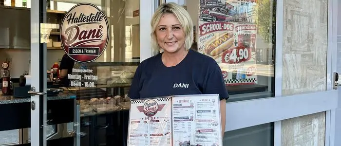 Daniela Oberegger betreibt den Imbiss-Stand am Feldbacher Busbahnhof