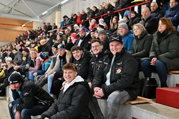 Publikum Eishalle Spittal an der Drau, EC Hornets Spittal vs. USC Piraten Velden 18.2.2024, EC Hornets Spittal vs. USC Piraten Velden 18.2.2024 am 18.02.2024 in Spittal an der Drau (Eissportzentrum Spittal), Austria, (Photo by Bernd Stefan)