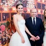 Hausherr Dominique Meyer mit Debütantin und Maria Großbauer 
