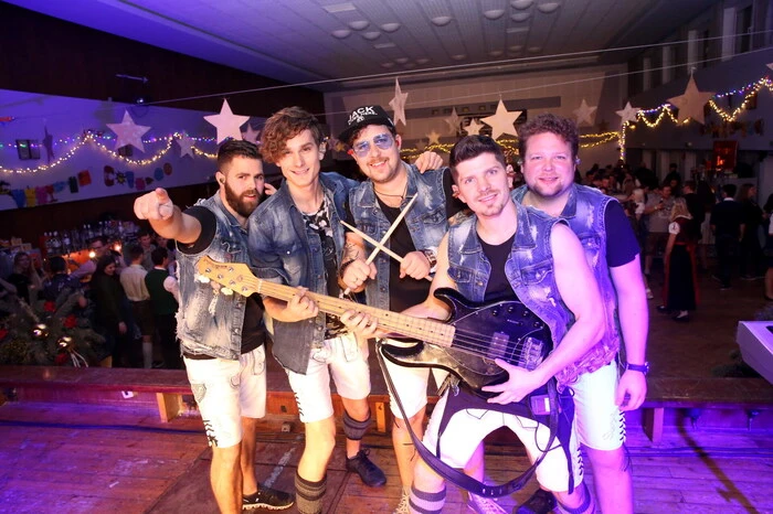 Als Tanzband wurde die Showband „Die Stockhiatla“ extra aus Südkärnten „eingeflogen“. 