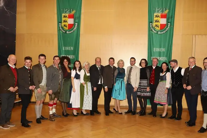 Gesehen wurden: Landesrat Martin Gruber, Bürgermeister Wilfried Mödritscher, die Stadträte Helmut Krassnig, Christoph Gräfling und Stadträtin Andrea Pecile, Kammerratsdirektor Bernhard Rebernig mit Gattin, Bezirksforstinspektor Roland Gutzinger, Landtagsabgeordnete Stefanie Ofner und Robert Köfer, die Gemeinderäte Simon Niederbichler und Oskar Willegger,  Bezirkshauptmann-Stvr. Robert Derhaschnig, Stiftspfarrer Dechant Erich Aichholzer, LK-Vize-Präsidentin Astrid Brunner, vom Faschingsklub Feldkirchen der „Fokn Bauer“ Gunnar Zechner und Walter Spitzinger.