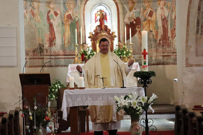 Stiftspfarrer Gerhard C. Kalidz zelebrierte den Festgottesdienst.
