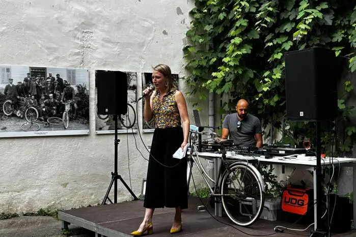 Vizebürgermeisterin Julia Paar gratulierte zur sehenswerten Schau und lobte die Arbeit des Stadtmuseums als wichtige kulturelle Säule in der Thermen- und Radtourismusstadt