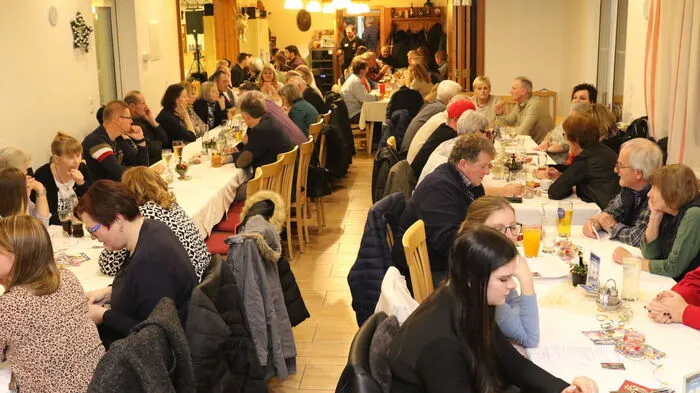 Auf das Äußerste strapaziert wurden am Freitag die Lachmuskeln der zahlreichen Besucher beim „Sonnwirt“ in Waggendorf hoch über dem Glantal.  