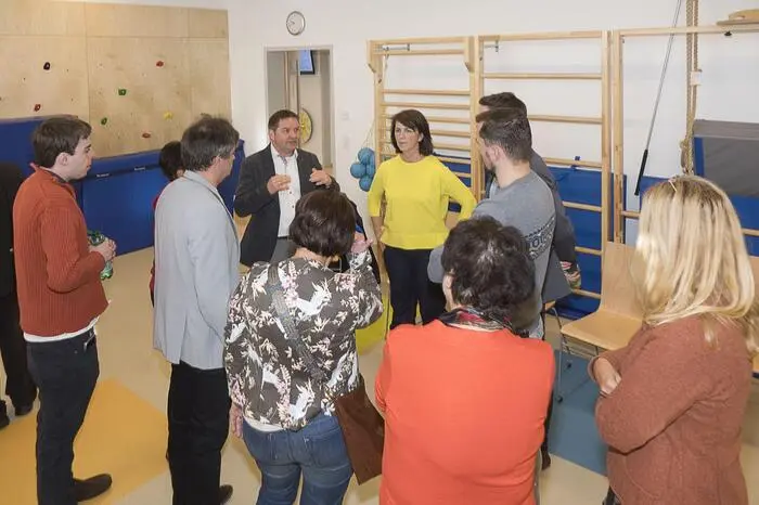 Der Kindergarten Hauptstraße wurde um eine zweite Kinderkrippengruppe erweitert. Hierfür wurden zwei Zubauten getätigt.