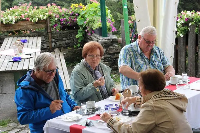 Das Ehepaar Reischl verwöhnt seit 2018 die Wanderer, Naturliebhaber und kulinarischen Genießer mit bodenständiger steirischer Kost auf 1409 Metern Seehöhe.
