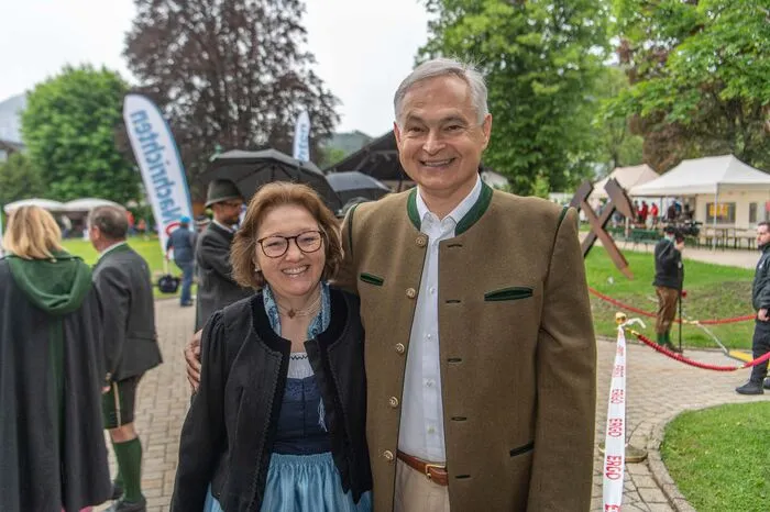 Vorstandsvorsitzender der Kages Gerhard Stark mit Begleitung