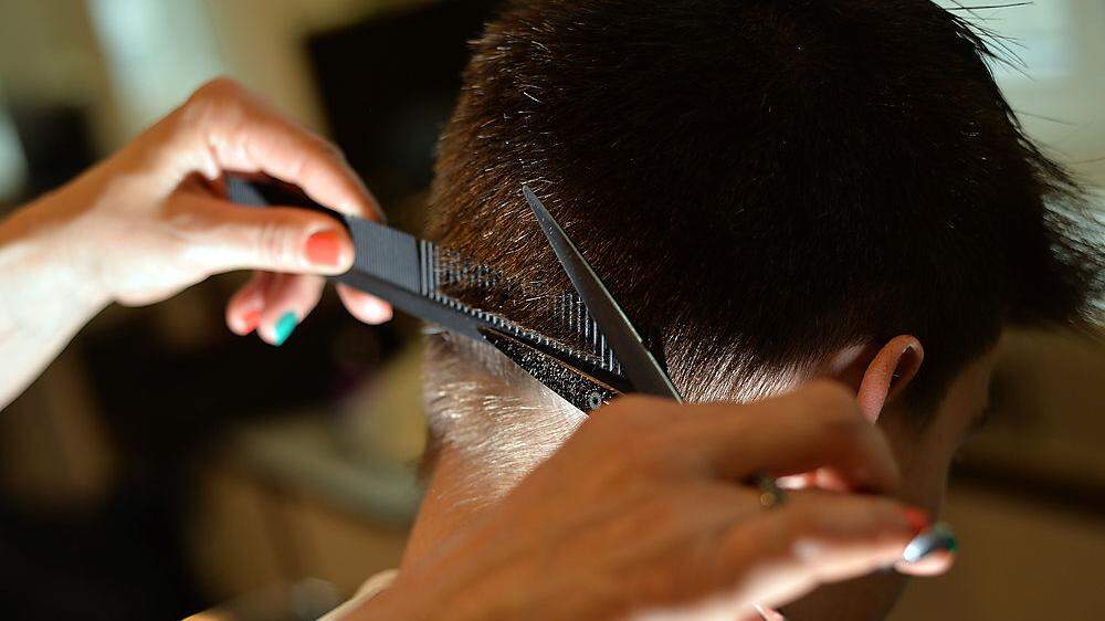 Bei Friseuren dauert es noch, bis ein Mindestlohn von 1500 Euro brutto erreicht wird