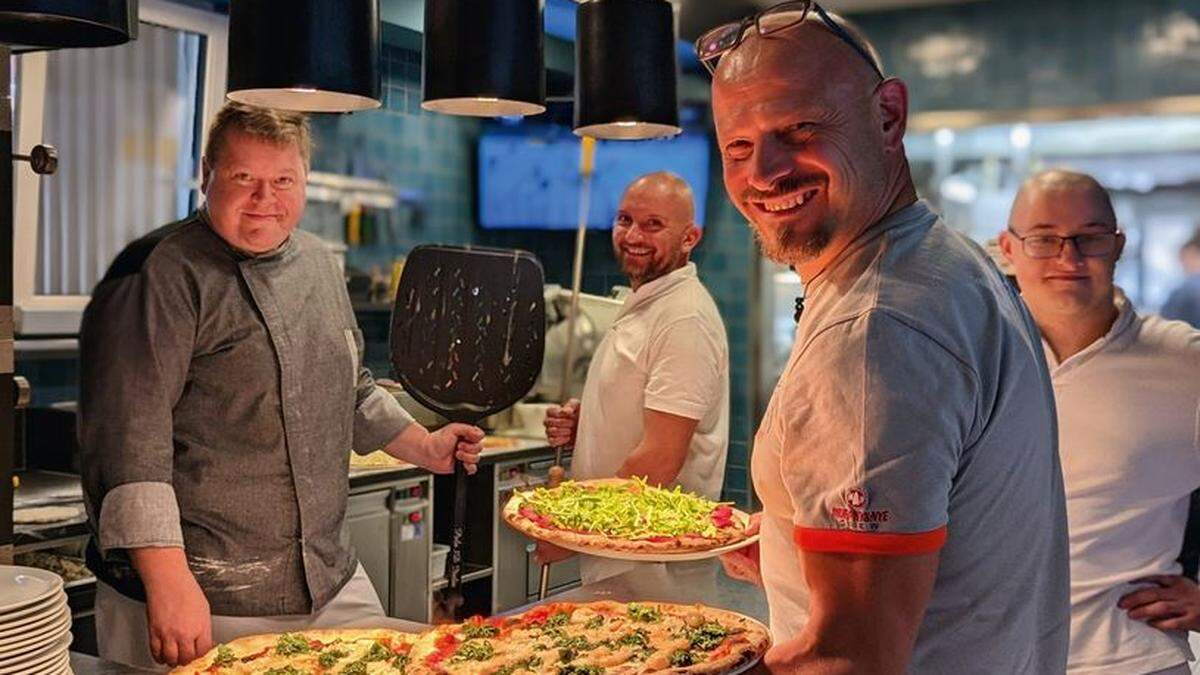 Das Team von Giuseppes Pizzeria in Faak am See wirbt mit einer Vermittlungsprovision in Form von Gratis-Pizza