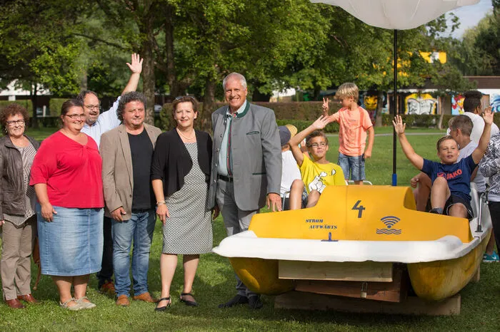 Die interaktive Skulptur wurde von Elisabeth Fiedler (Joanneum), Landesrätin Ursula Lackner und rund 40 Besuchern eingeweiht.
