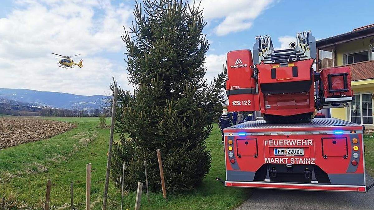 Der Verletzte wurde mit dem Rettungshubschrauber C 12 nach Graz geflogen