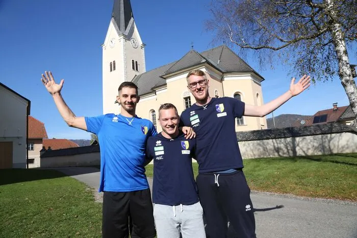 Klicken Sie sich durch die weiteren Schnappschüsse der Aich/Dob-Spieler!