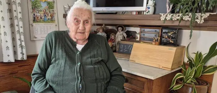 Sie wohnt immer noch daheim: Ella Zeiler in der Küche ihres Hauses in Tunzendorf (Gem. Michaelerberg-Pruggern)