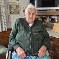 Sie wohnt immer noch daheim: Ella Zeiler in der Küche ihres Hauses in Tunzendorf (Gem. Michaelerberg-Pruggern)