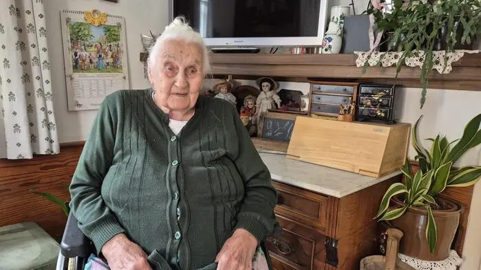 Sie wohnt immer noch daheim: Ella Zeiler in der Küche ihres Hauses in Tunzendorf (Gem. Michaelerberg-Pruggern)