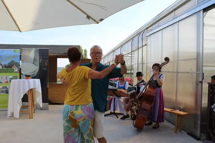 Bei Musik und Wein wurde im Glashaus der Familie Pachler auch getanzt