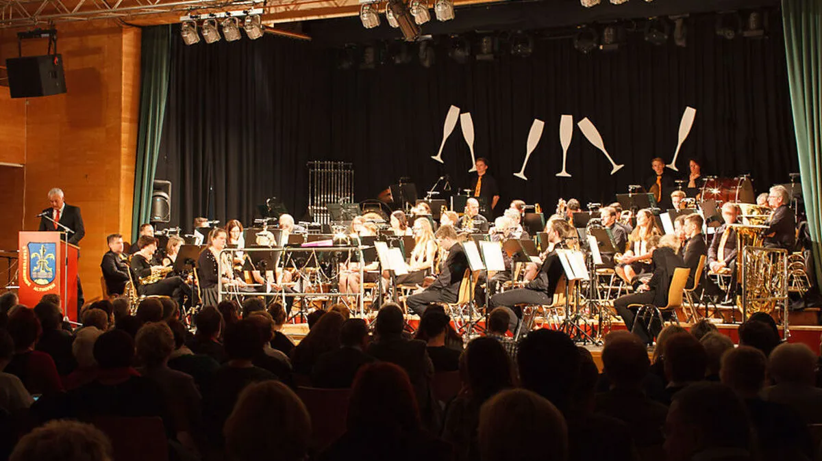 Die Stadtkapelle sorgte für eine volles Kulturhaus