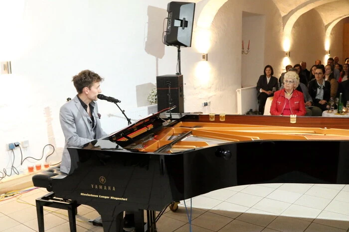 Übrigens: Ein Video vom außergewöhnlichen Konzert in Boden gibt es auf Facebook Kleine Zeitung St. Veit zu sehen! 