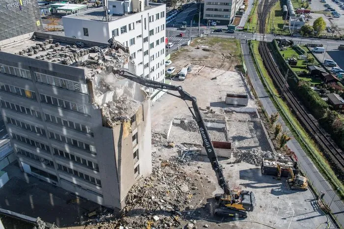 An der Ecke zur Frühlichgasse errichtet die "Merkur"-Versicherung ihr neues Headquarter.