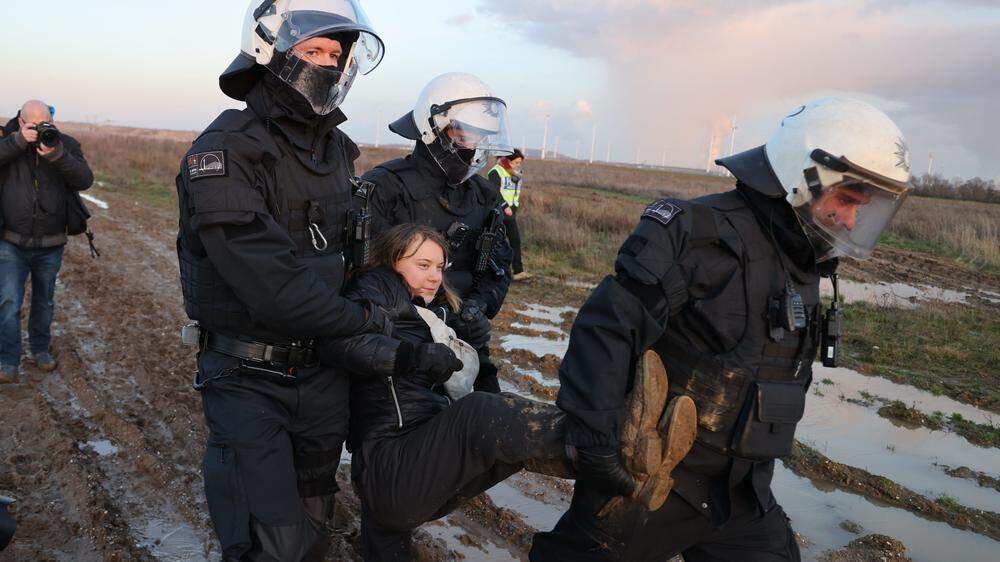 Greta Thunberg wurde am Dienstag von der Polizei vom Gelände entfernt
