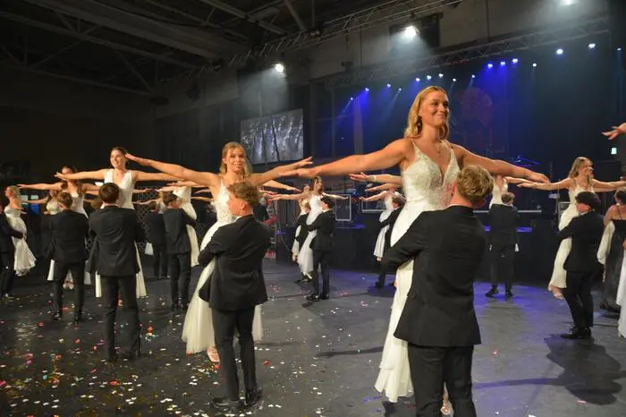 Zu Liedern wie „We are the Champions“ wurde dem Publikum eine kreative Polonaise präsentiert, die zuvor mit „DanceAustria“ einstudiert worden war.