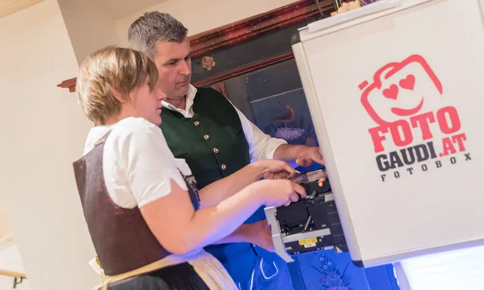 Stefanie und Helmut Hubers ­Fotobox sorgt für Partyspaß