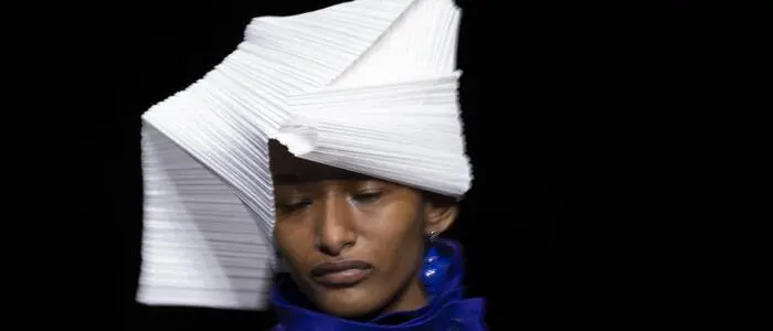Issey Miyake-Entwurf, jüngst in Paris zu sehen