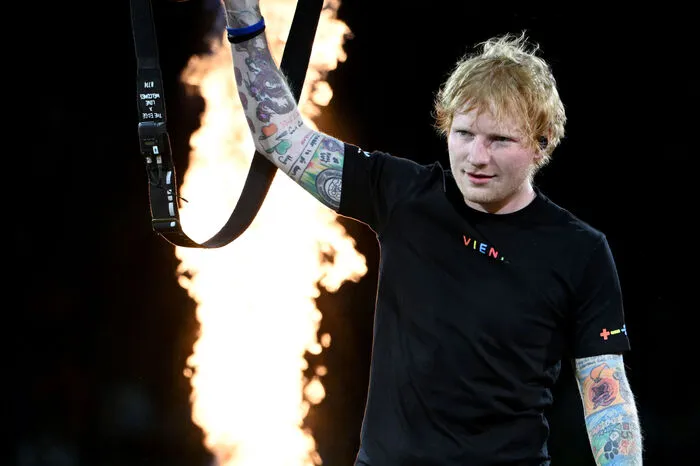 Rund 70.000 Besucherinnen und Besucher kamen ins Ernst Happel Stadion. Als Showeinlage stiegen teilweise - im Rhythmus der Musik - Flammen auf.