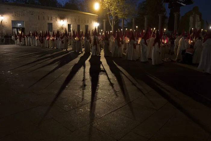 Einige dieser Umzüge sind mittlerweile legendär, so etwa die Prozession Cristo de las Injurias, die am Mittwoch vor Ostern stattfindet.