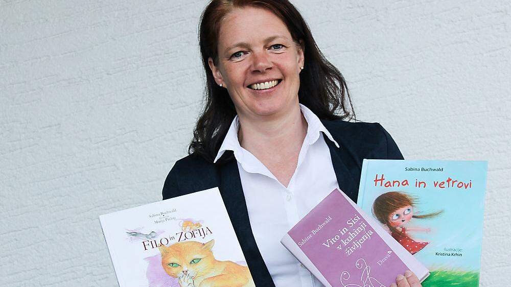 Die Autorin Sabine Buchwald mit ihren bisher erschienenen Büchern
