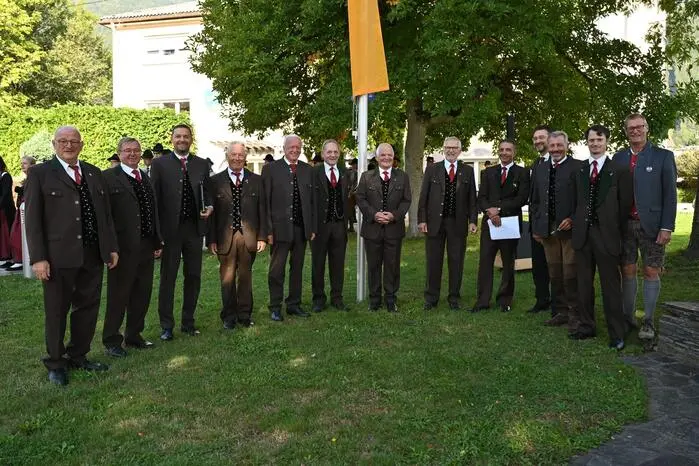 Für die würdige musikalische Umrahmung des Festaktes sorgten neben den beiden Trachtenkapellen auch die Sänger des Männergesangsvereins Bodensdorf unter der musikalischen Leitung von Michael Mauer.