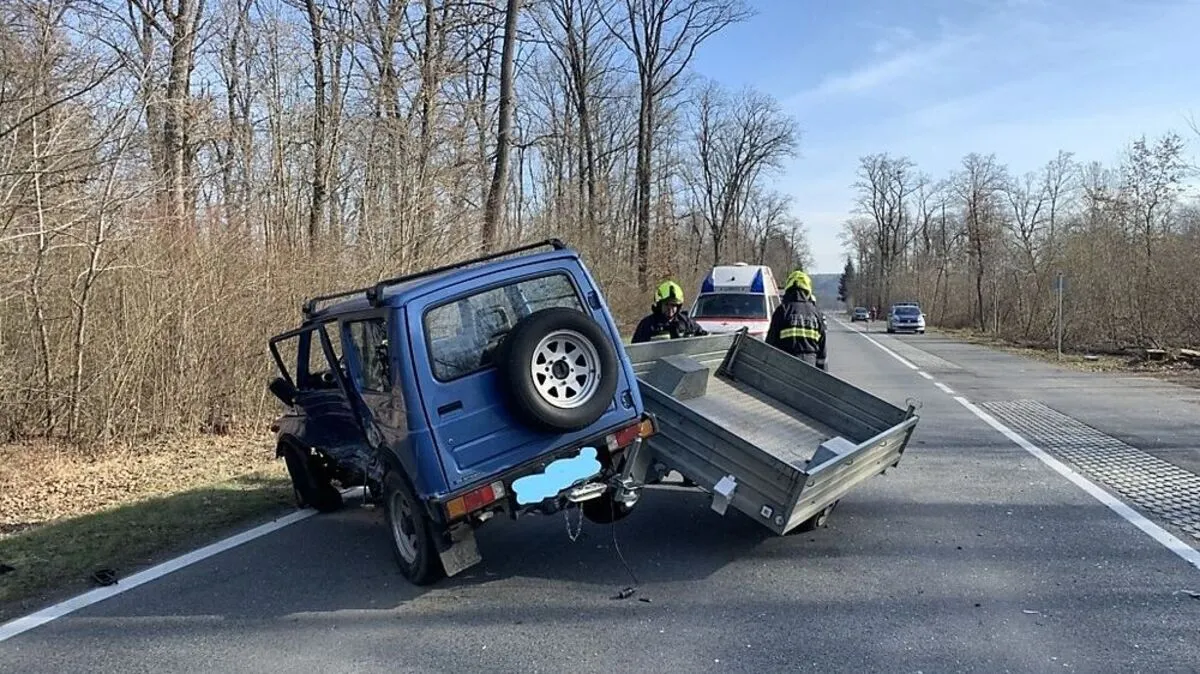 Beide Pkw wurden bei der Kollision stark beschädigt