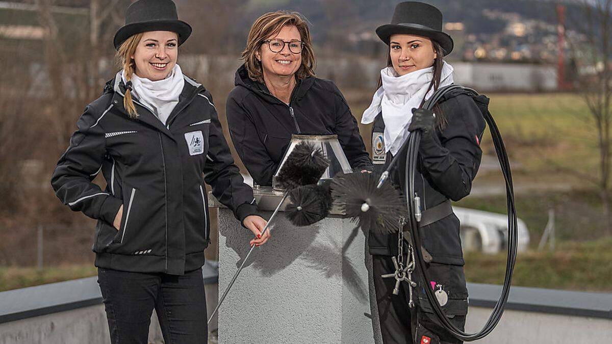 Sabrina, Sabine und Nadine Jauk haben sich voll und ganz dem Handwerk des Rauchfangkehrers