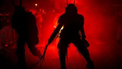 Facebook-Nutzer üben heftige Kritik an Krampussen, die sich vor dem Lauf betrinken und dann im Schutz der Maske auf Zuschauer losgehen (Archivfoto)