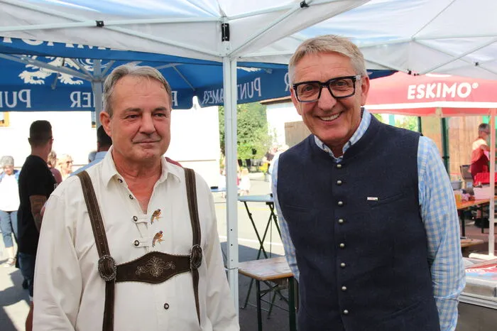Gastwirt Herbert Schwarz mit Präsident Josef Herk.