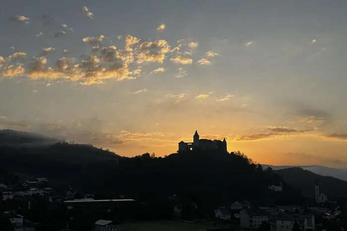 Diesen fantastischen Sonnenaufgang hat unser Leserreporter Stephan Liebhart aus Straßburg erlebt.