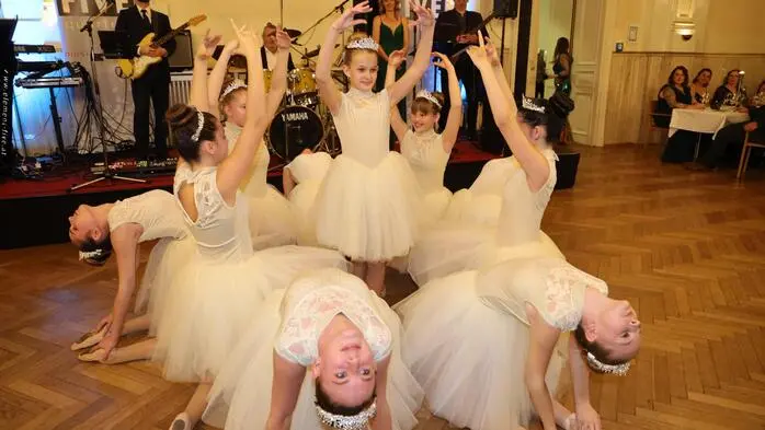Mit einer spektakulären Tanzvorführung der Ballettschule Doris Trummer wurde im Mailandsaal Bad Gleichenberg ...