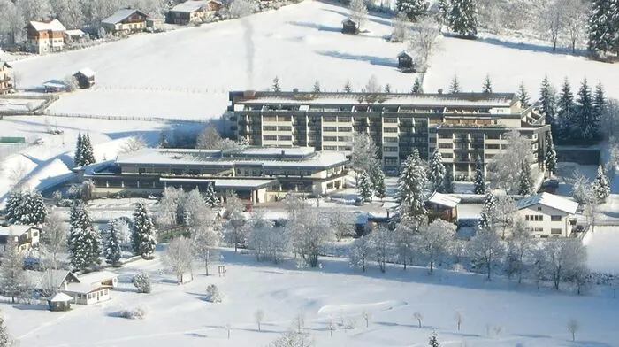 1. Das Hotel Cesta Grand liegt am Golfplatz Bad Gastein und will versuchen, sich im Laufe des Jahres 2017 vom ehemaligen Fünf-Sterne-Tempel zur hippen Alternative zu wandeln. Kein einfaches Unterfangen, aber ein beobachtenswertes.