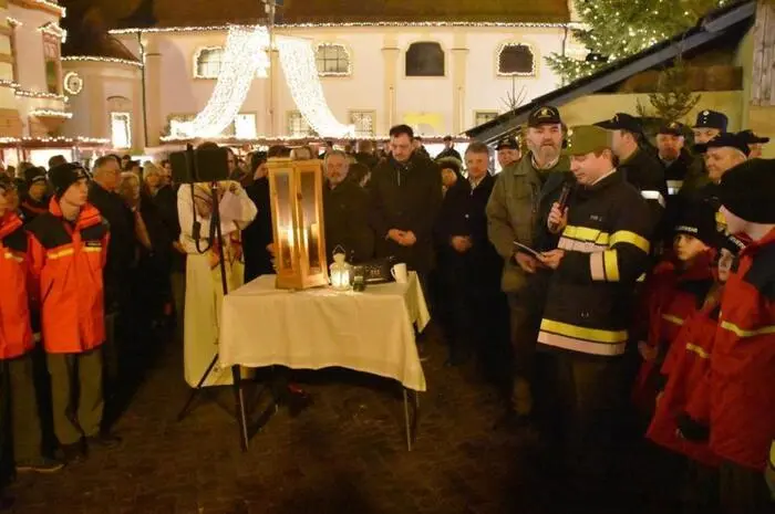 Das Friedenslicht wurde heuer von den Jugendlichen der Feuerwehrjugend Friedberg von Graz in den Bereich Hartberg geholt.