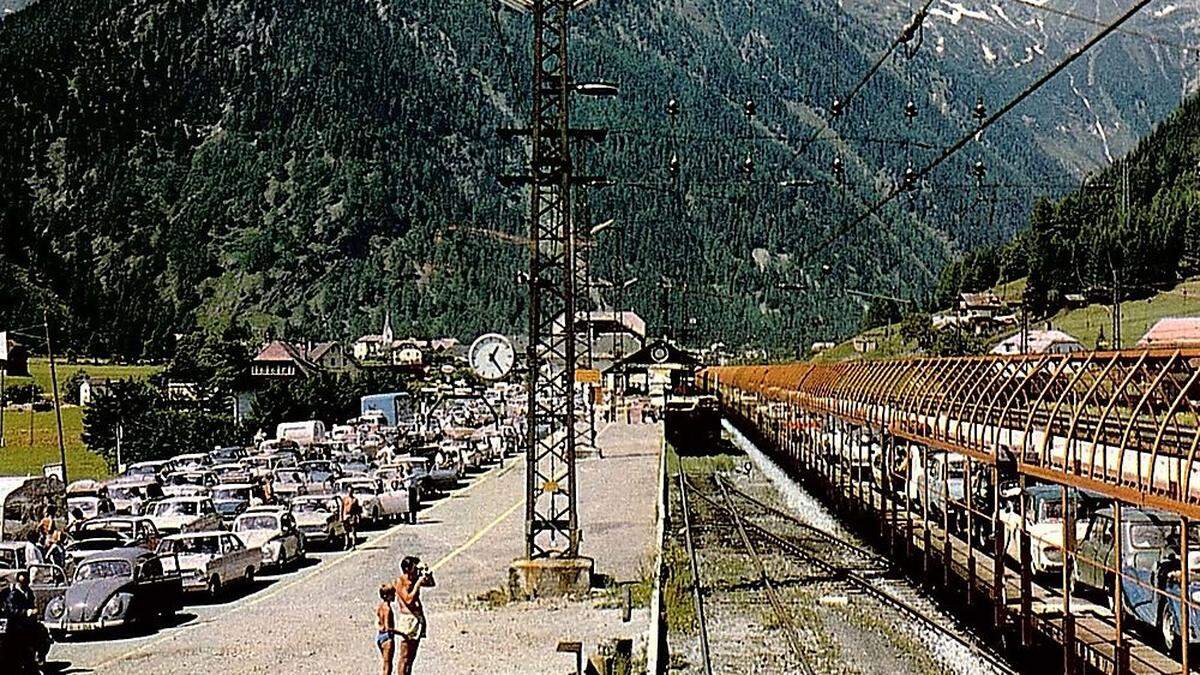 Zur Hochblüte mussten die Reisenden bis zu elf Stunden lange Wartezeiten bei der Anfahrt zu Schleuse in Kauf nehmen