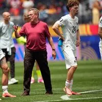 Hängende Köpfe bei Ralf Rangnick und seiner Mannschaft nach dem WM-Aus