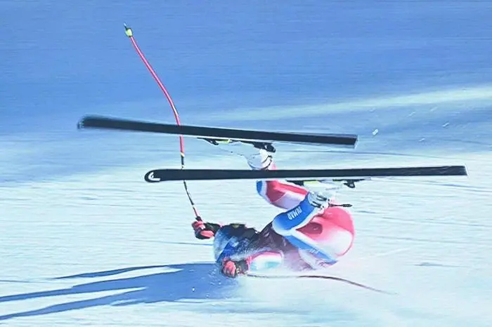 This screen grab taken at the finish area shows France's Alexis Pinturault crashing during the men's Super G event of the FIS Alpine Skiing World Cup in Kitzbuehel, Austria, on January 24, 2025. (Photo by JOE KLAMAR / AFP)