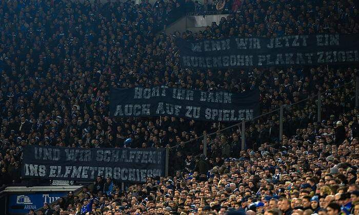Spruchband der Schalke-Anhänger