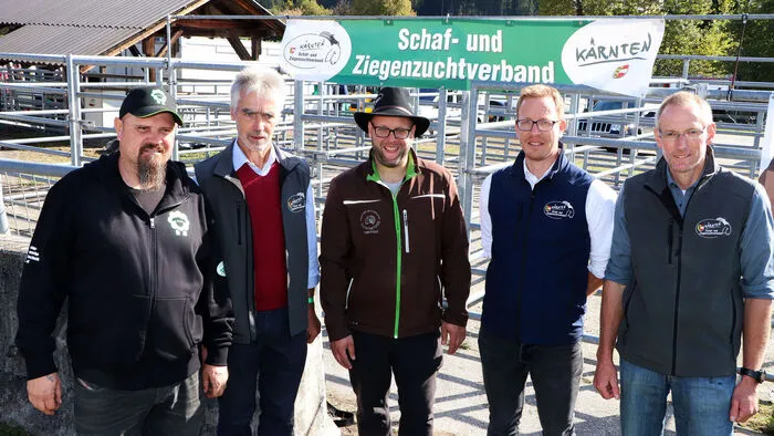 Am Foto von Links: Thomas Koch (Shoafbauer Moosburg), Hubert Weichsler (Obmann), Marius Treffner (Brillenschafzüchter & Organisator), Eduard Penker (GF-Schaf- & Ziegenzuchtverein Kärnten) und Jakob Oberguggenberger (Obmann-Stvr.).