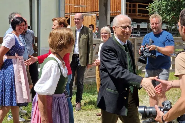 Landestierschutzombudsfrau Barbara Fiala-Köck und Landesrat Johann Seitinger