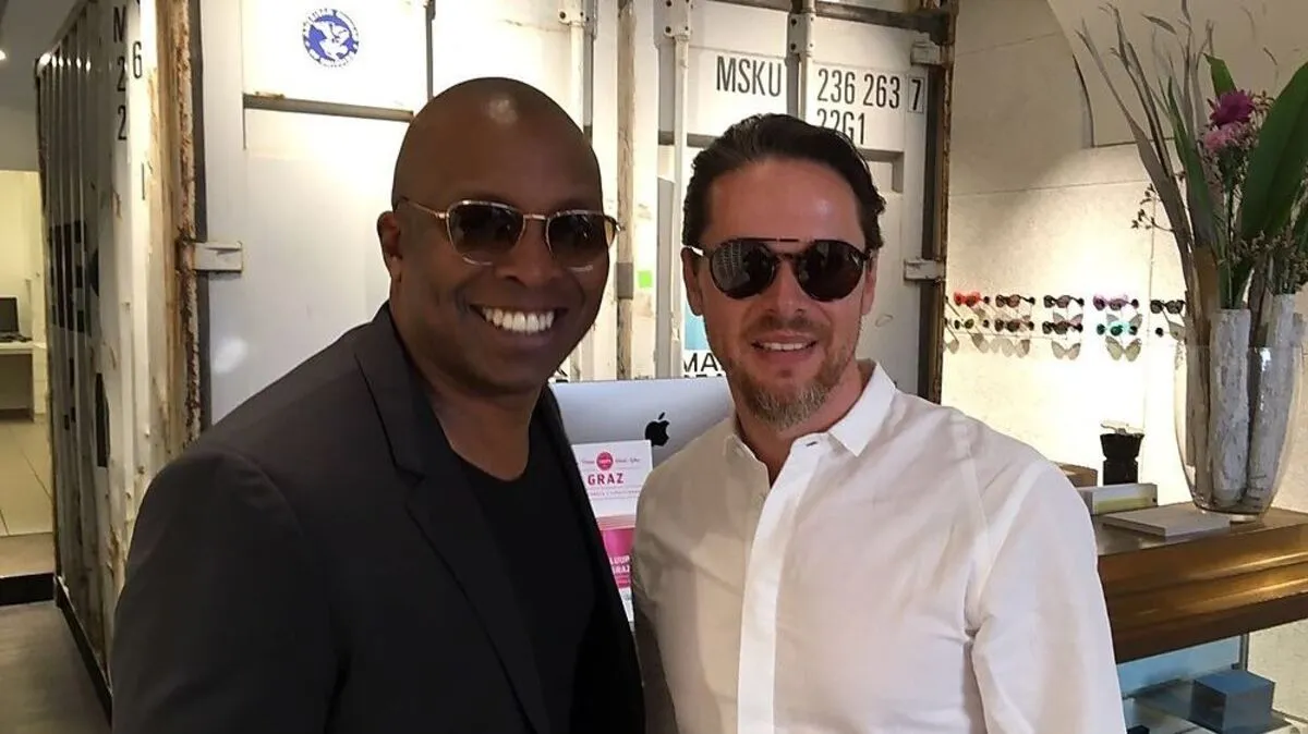 Christian Potisk freute sich über den Besuch von Haddaway in seinem "Brillenquartier" 